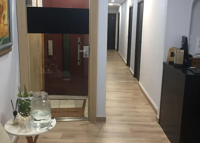 Pension Oviedo 게스트하우스 4*