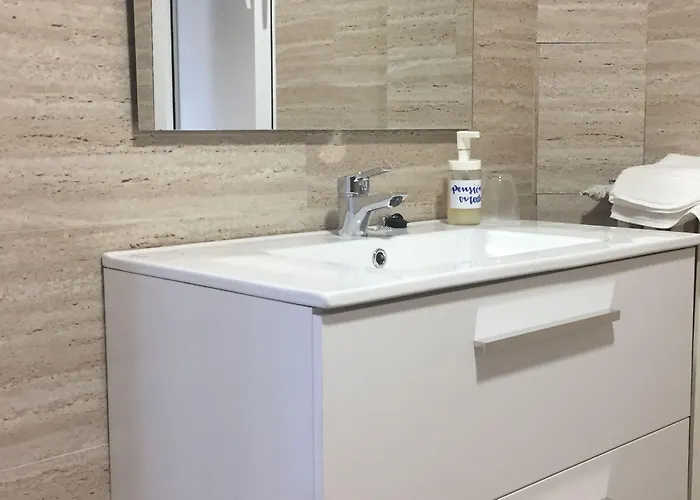 בית הארחה Pension Oviedo